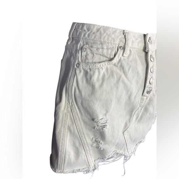 We the Free People White Denim
Distressed Button Fly Raw Hem Skirt
Size 26 used - Picture 5 of 6
